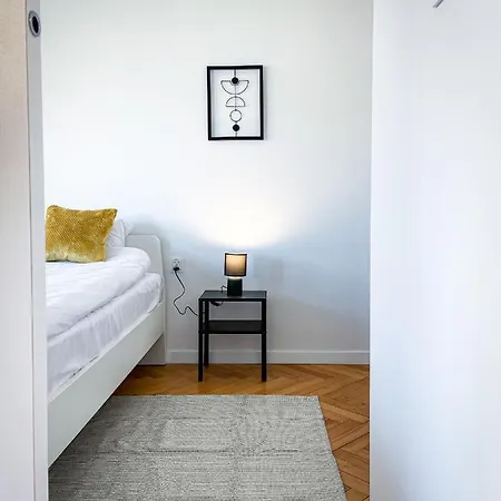 Coco Jagiellonska 10