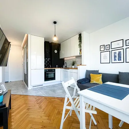 Coco Jagiellonska 10 *